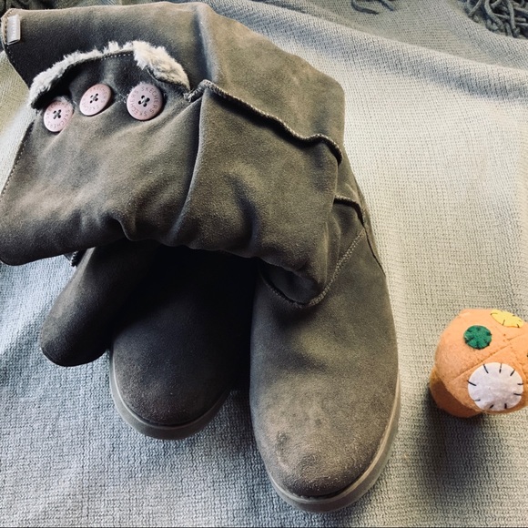 Skechers Gray Winter Boots - Picture 6 of 6